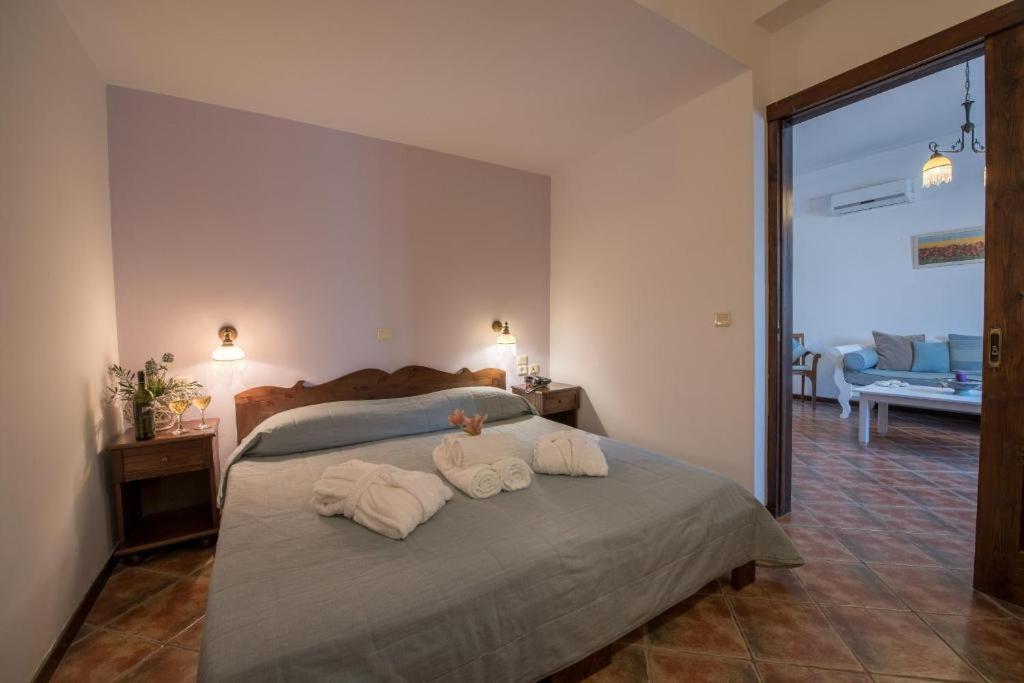 Moongarden Aparthotel Mithimna Ngoại thất bức ảnh