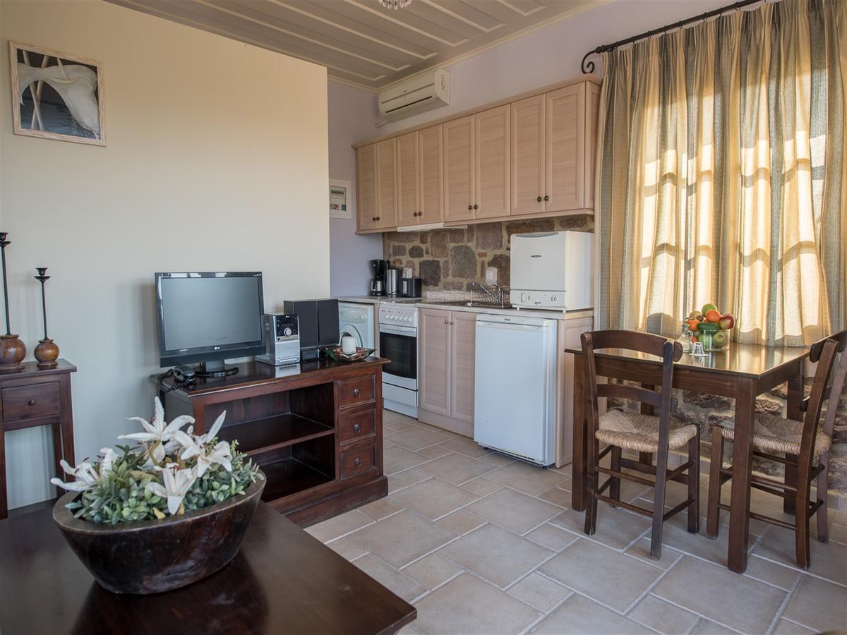 Moongarden Aparthotel Mithimna Ngoại thất bức ảnh