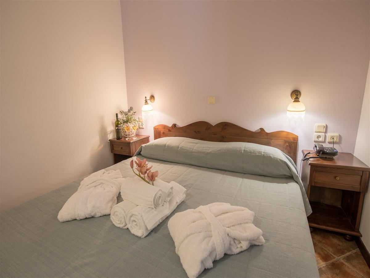 Moongarden Aparthotel Mithimna Ngoại thất bức ảnh
