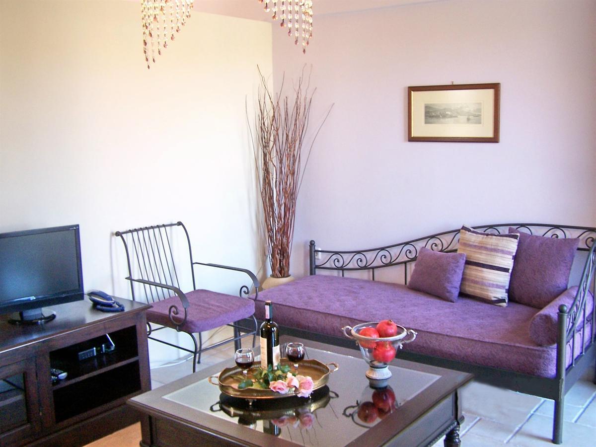 Moongarden Aparthotel Mithimna Ngoại thất bức ảnh