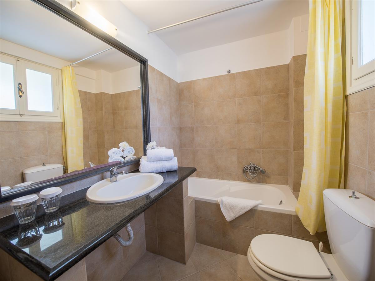 Moongarden Aparthotel Mithimna Ngoại thất bức ảnh