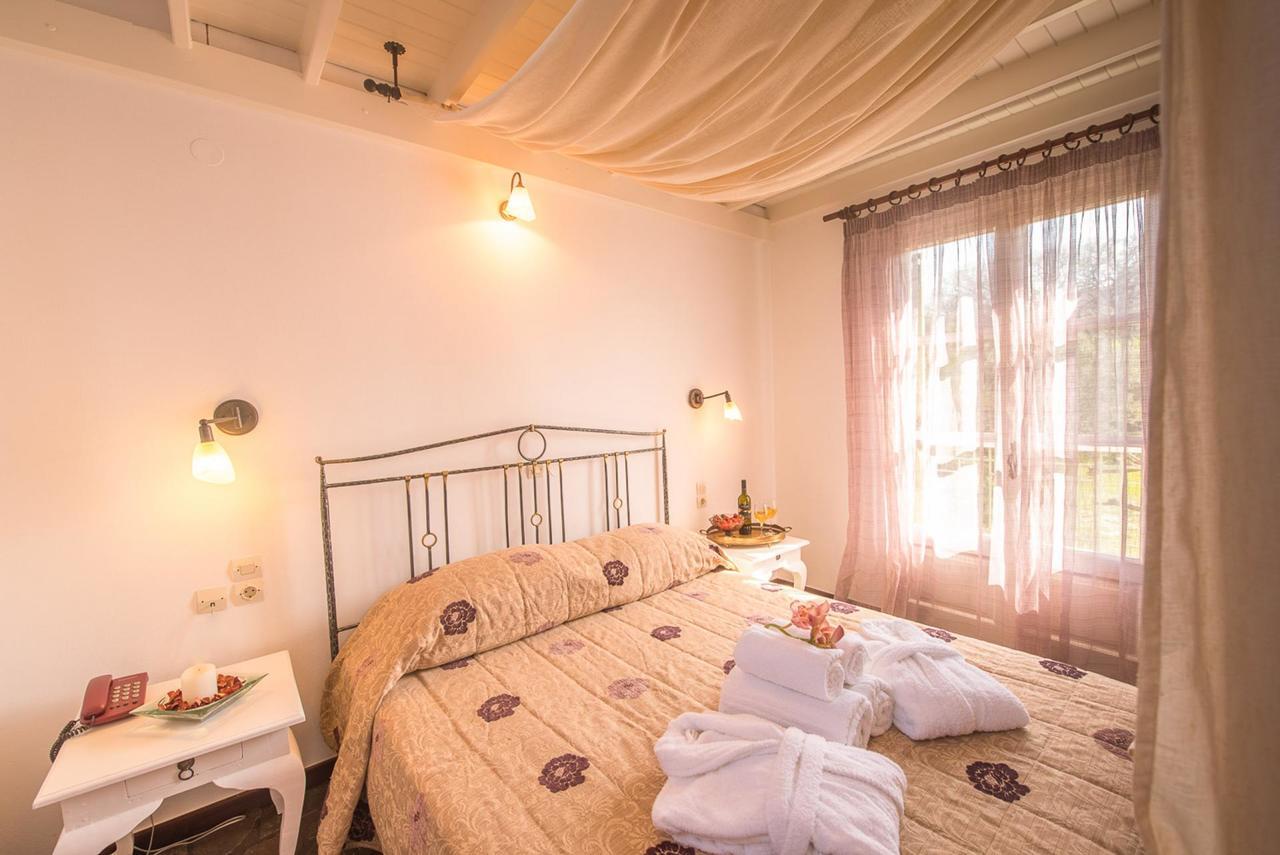 Moongarden Aparthotel Mithimna Ngoại thất bức ảnh