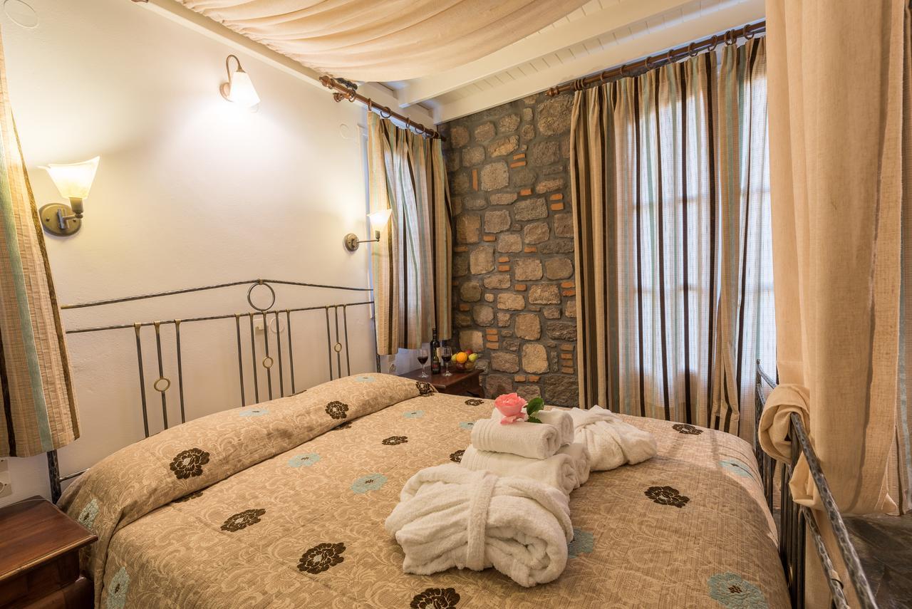 Moongarden Aparthotel Mithimna Ngoại thất bức ảnh