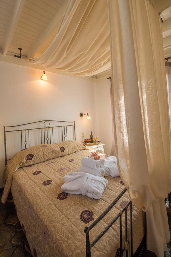 Moongarden Aparthotel Mithimna Ngoại thất bức ảnh